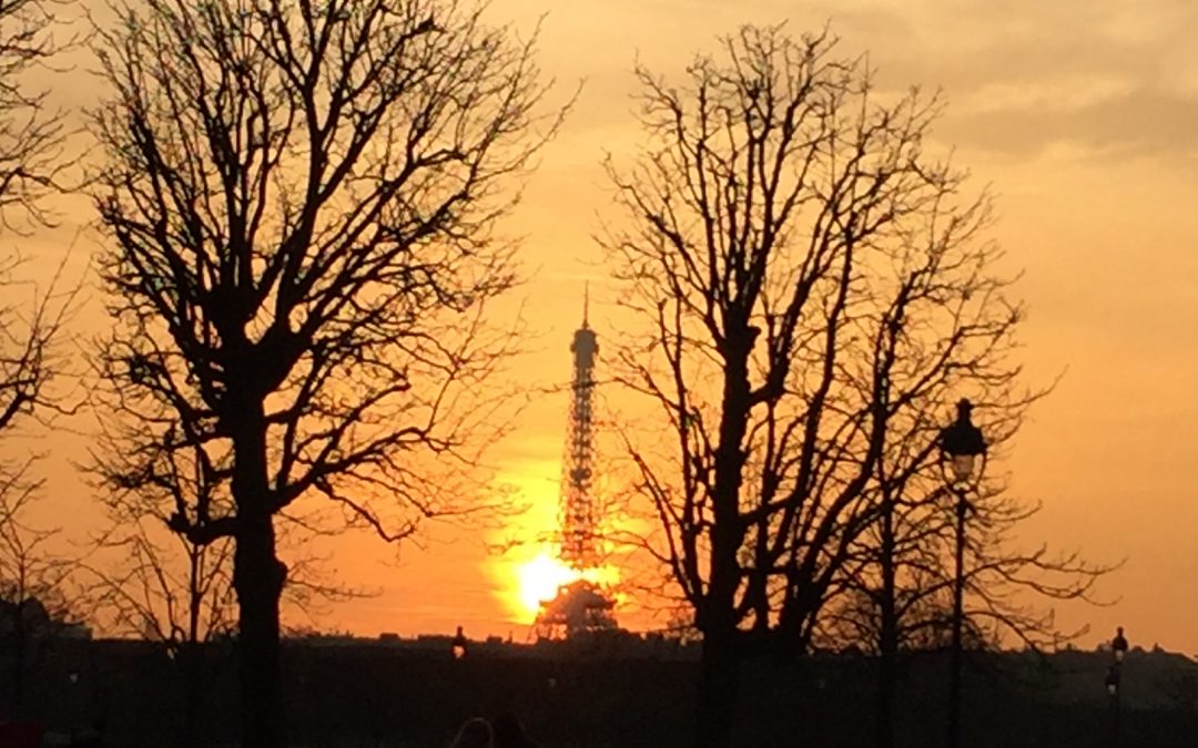 Torre Eiffel soleada y la meditación