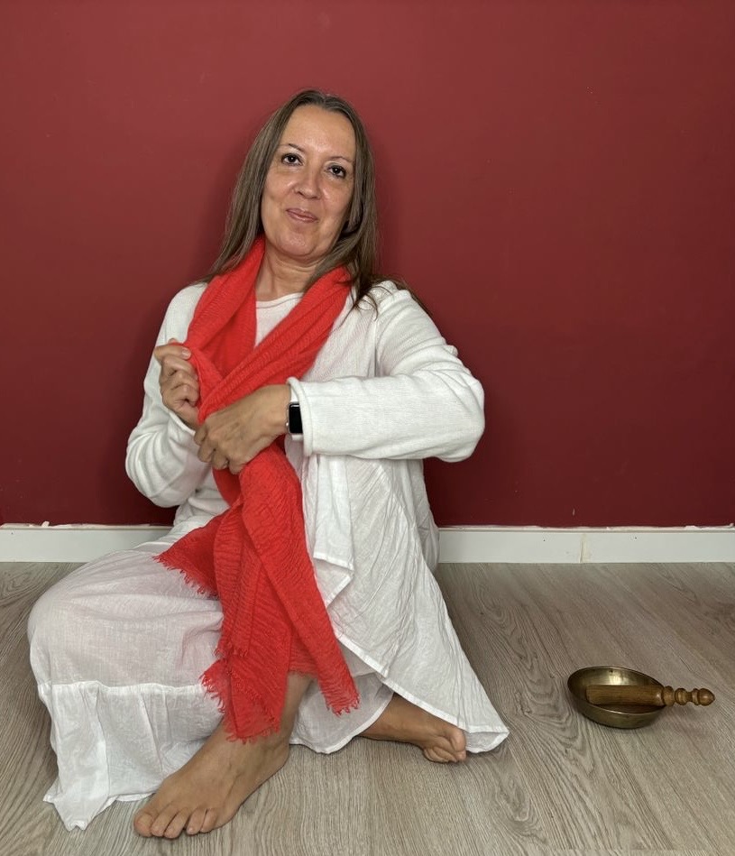 Montserrat Oliveros en su centro Hermes cuida´t i apren reiki en Barcelona. Un oasis de calma y relajación
